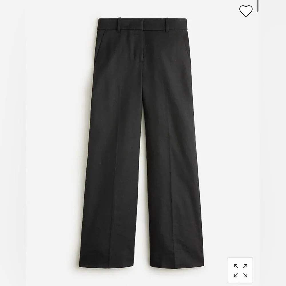 J crew Women’s Sydney pants in stretch linen blend NWT
Waist: 20”
Instem: 25”